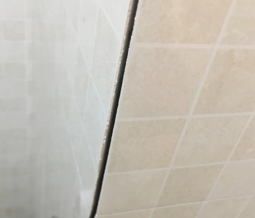 开原瓷砖空鼓维修公司分享阳台瓷砖脱落的修复过程可以分为以下几个步骤